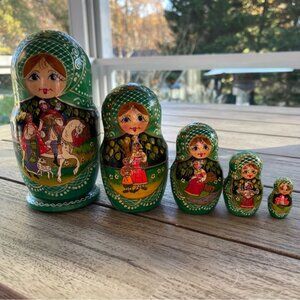 Russian Matryoshka Wooden Nesting Dolls 5 Piece Set